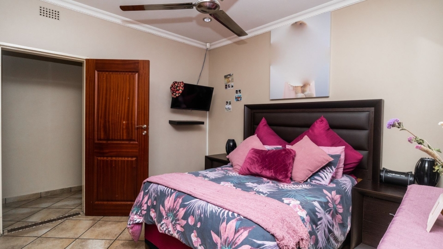 5 Bedroom Property for Sale in Protea Park North West